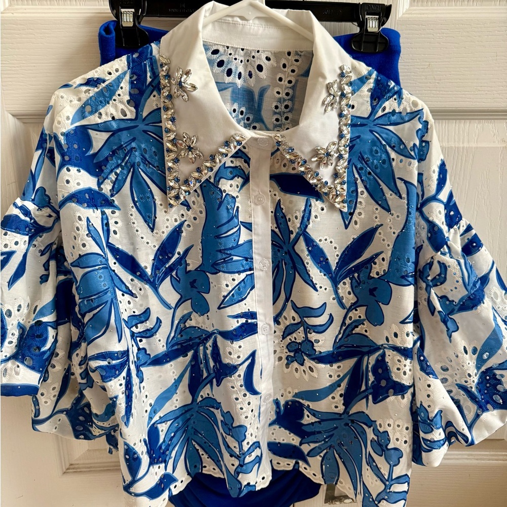 ***Sold-Beulah Blue and White Garden Gala Top